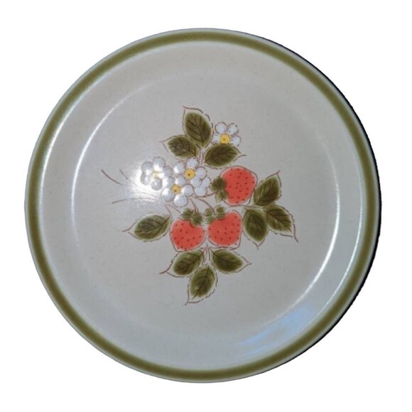 Set Of 4 Vintage Spring Collection Stoneware Strawberry Patch Dessert Saucer Pla - Picture 3 of 6